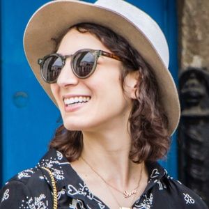 Meet your Posher, Carlin